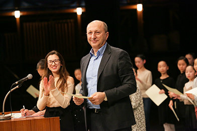 真剣なまなざし